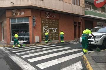 Servicios retira 4 toneladas de residuos del casco de Telde tras los eventos multitunarios/TA.