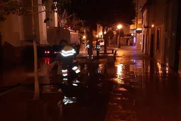 Servicios retira 4 toneladas de residuos del casco de Telde tras los eventos multitunarios/TA.