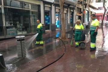 Servicios retira 4 toneladas de residuos del casco de Telde tras los eventos multitunarios/TA.