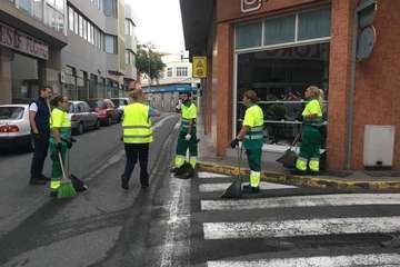 Servicios retira 4 toneladas de residuos del casco de Telde tras los eventos multitunarios/TA.