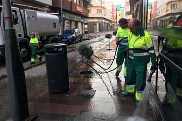 Servicios retira 4 toneladas de residuos del casco de Telde tras los eventos multitunarios/TA.