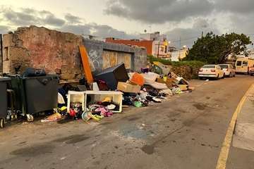 La libranza del personal de recogida provoca la acumulación de basura en puntos de Telde/TA.