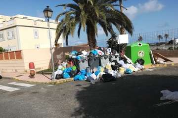  La libranza del personal de recogida provoca la acumulación de basura en puntos de Telde/TA.