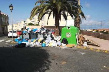 La libranza del personal de recogida provoca la acumulación de basura en puntos de Telde/TA.