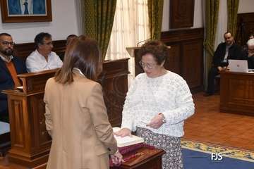 Rosi Ortega promete el cargo de edila y se integra en el grupo socialista/FJS Fotografía.