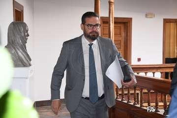  Benjamín Ramírez, el primer sacerdote que alza la voz en el Pleno de Telde contra la lacra machista/fFJS Fotografía.