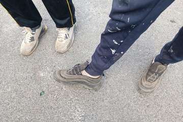 UxGC de Telde dona zapatos al personal de un convenio de empleo ante la falta de material de seguridad/TA.