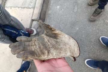 UxGC de Telde dona zapatos al personal de un convenio de empleo ante la falta de material de seguridad/TA.