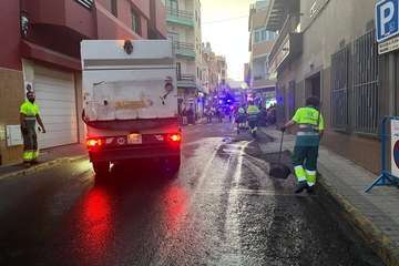 Telde recoge 3.000 kilos de residuos tras el paso de la Cabalgata de Reyes/TA y Antonio Alí.