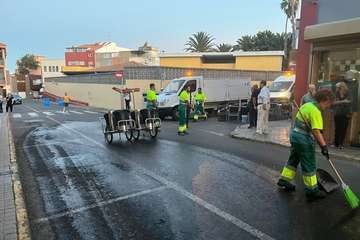 Telde recoge 3.000 kilos de residuos tras el paso de la Cabalgata de Reyes/TA y Antonio Alí.