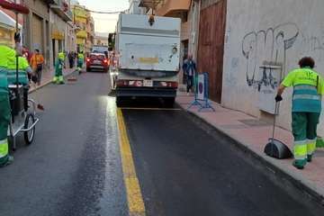 Telde recoge 3.000 kilos de residuos tras el paso de la Cabalgata de Reyes/TA y Antonio Alí.