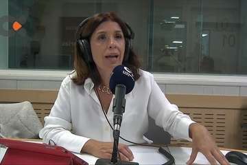 Carmen Hernández en los estudios de Canarias Radio/CR.