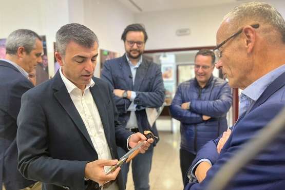 Entre Amigos regala un naife al PP canario/TA.