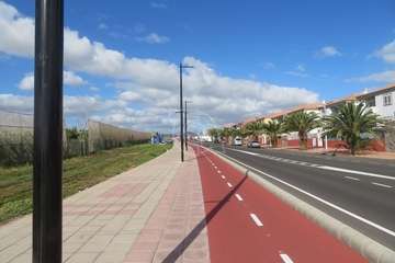 Comienzan los trabajos de colocación del nuevo alumbrado LED del ensanche de la carretera de Melenara/TA.