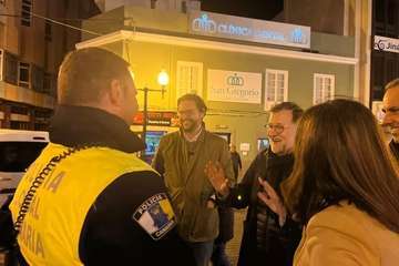 Mariano Rajoy, de paseo por la zona comercial de Telde/TA.