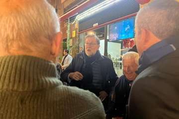 Mariano Rajoy, de paseo por la zona comercial de Telde/TA.