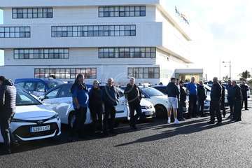 Los taxistas de Telde copan el parquin de El Cubillo horas para  su protesta/TA y Antonio Alí.