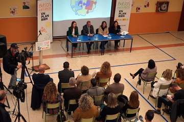 La ministra de Sanidad ha presidido esta mañana en Telde el acto de presentación de la iniciativa â€˜Patios Abiertos-En Plan Bienâ€™/Acfi Press.