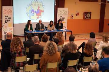 La ministra de Sanidad ha presidido esta mañana en Telde el acto de presentación de la iniciativa â€˜Patios Abiertos-En Plan Bienâ€™/Acfi Press.