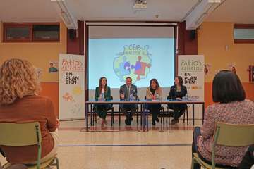 La ministra de Sanidad ha presidido esta mañana en Telde el acto de presentación de la iniciativa â€˜Patios Abiertos-En Plan Bienâ€™/Acfi Press.