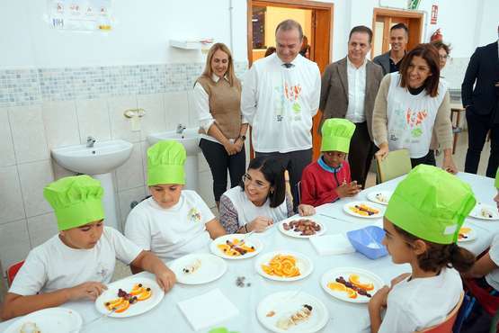 La ministra de Sanidad ha presidido esta mañana en Telde el acto de presentación de la iniciativa â€˜Patios Abiertos-En Plan Bienâ€™/Acfi Press.