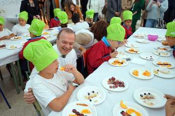 La ministra de Sanidad ha presidido esta mañana en Telde el acto de presentación de la iniciativa â€˜Patios Abiertos-En Plan Bienâ€™/Acfi Press.