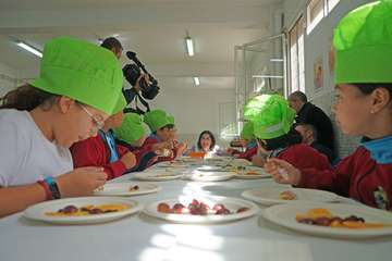 La ministra de Sanidad ha presidido esta mañana en Telde el acto de presentación de la iniciativa â€˜Patios Abiertos-En Plan Bienâ€™/Acfi Press.
