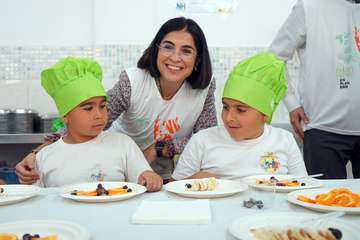 La ministra de Sanidad ha presidido esta mañana en Telde el acto de presentación de la iniciativa â€˜Patios Abiertos-En Plan Bienâ€™/Acfi Press.