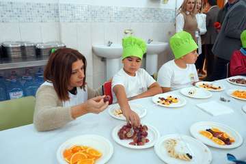 La ministra de Sanidad ha presidido esta mañana en Telde el acto de presentación de la iniciativa â€˜Patios Abiertos-En Plan Bienâ€™/Acfi Press.