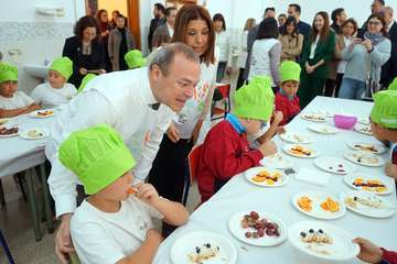 La ministra de Sanidad ha presidido esta mañana en Telde el acto de presentación de la iniciativa â€˜Patios Abiertos-En Plan Bienâ€™/Acfi Press.