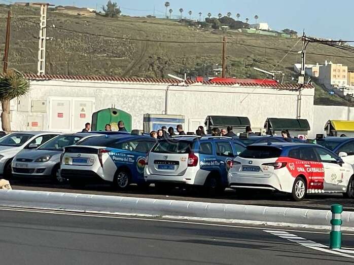 Concentración de taxistas en El Cubillo, imagen tomada hace unos minutos/TA.