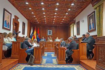 El Pleno aprueba por unanimidad un gasto extra de 30.000 horas para poder licitar la rehabilitación de Las Longueras/TA y Acfi Press.