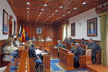El Pleno aprueba por unanimidad un gasto extra de 30.000 horas para poder licitar la rehabilitación de Las Longueras/TA y Acfi Press.