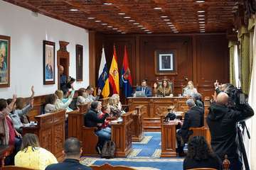 El Pleno aprueba por unanimidad un gasto extra de 30.000 horas para poder licitar la rehabilitación de Las Longueras/TA y Acfi Press.
