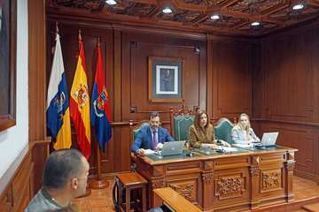 El Pleno aprueba por unanimidad un gasto extra de 30.000 horas para poder licitar la rehabilitación de Las Longueras/TA y Acfi Press.