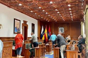 El Pleno aprueba por unanimidad un gasto extra de 30.000 horas para poder licitar la rehabilitación de Las Longueras/TA y Acfi Press.