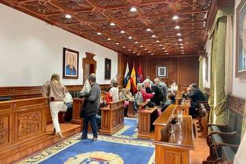 El Pleno aprueba por unanimidad un gasto extra de 30.000 horas para poder licitar la rehabilitación de Las Longueras/TA y Acfi Press.