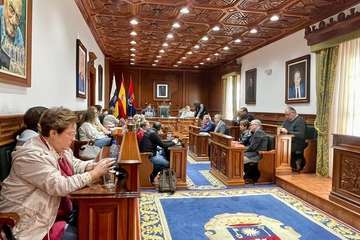 El Pleno aprueba por unanimidad un gasto extra de 30.000 horas para poder licitar la rehabilitación de Las Longueras/TA y Acfi Press.
