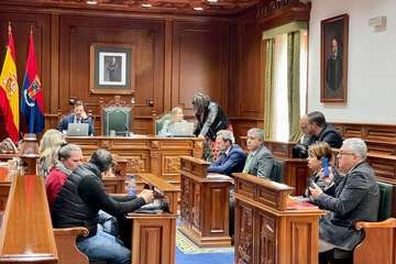 El Pleno aprueba por unanimidad un gasto extra de 30.000 horas para poder licitar la rehabilitación de Las Longueras/TA y Acfi Press.