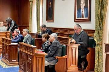 El Pleno aprueba por unanimidad un gasto extra de 30.000 horas para poder licitar la rehabilitación de Las Longueras/TA y Acfi Press.