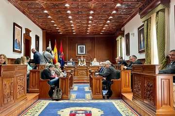 El Pleno aprueba por unanimidad un gasto extra de 30.000 horas para poder licitar la rehabilitación de Las Longueras/TA y Acfi Press.