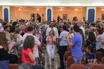 Yolanda Díaz y Alberto Rodríguez alegan en Telde sobre Canarias y España/TA y Acfi Press.