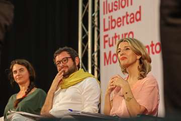 Yolanda Díaz y Alberto Rodríguez alegan en Telde sobre Canarias y España/TA y Acfi Press.