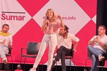 Yolanda Díaz y Alberto Rodríguez alegan en Telde sobre Canarias y España/TA y Acfi Press.