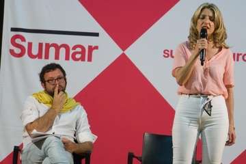 Yolanda Díaz y Alberto Rodríguez alegan en Telde sobre Canarias y España/TA y Acfi Press.