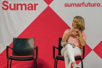 Yolanda Díaz y Alberto Rodríguez alegan en Telde sobre Canarias y España/TA y Acfi Press.