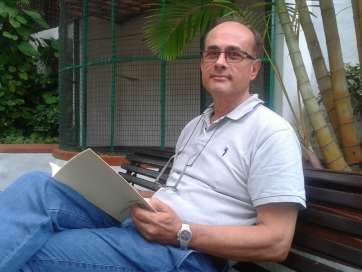 Julio Pérez Tejera, durante la entrevista en el parque de Lulú (Foto TA)