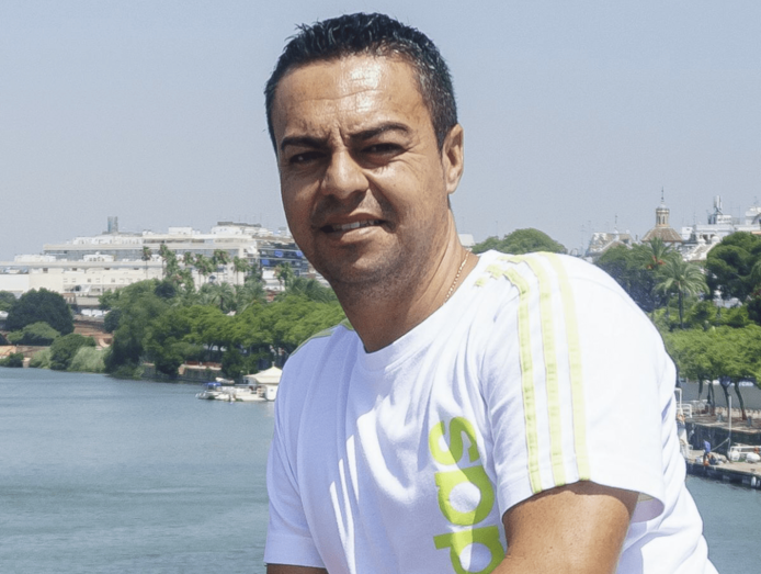 Agustín Déniz, junto al río Guadalquivir (Foto TA)