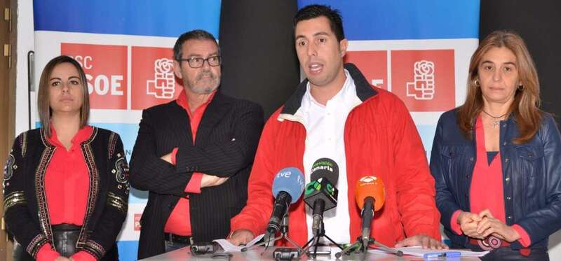 Los socialistas de Telde cuando anunciaron su marcha del Gobierno (Foto TA)
