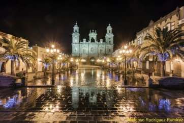 La Plaza de Santa Ana y la catedral al fondo (Foto Ildefonso Rodríguez)